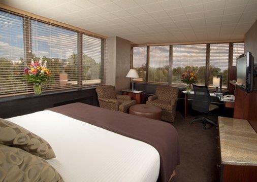 Kellogg Hotel And Conference Center 东兰辛 客房 照片