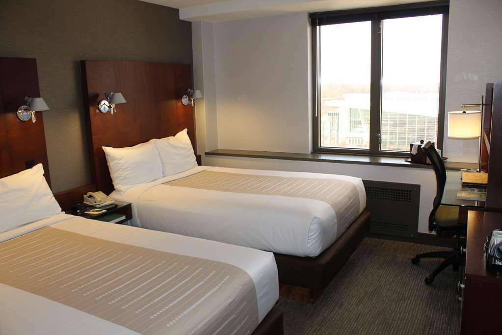 Kellogg Hotel And Conference Center 东兰辛 客房 照片